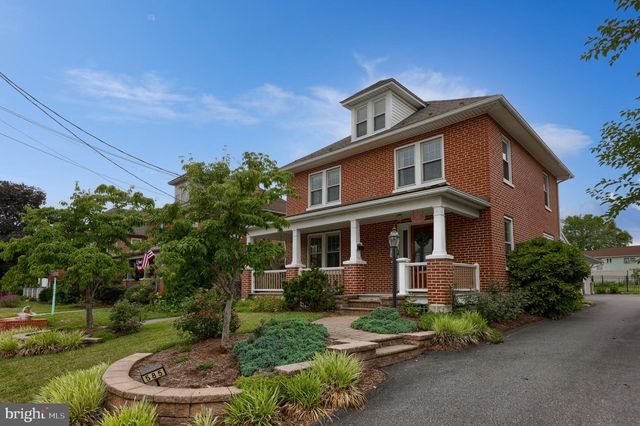 585 W MAIN ST, New Holland, PA 17557