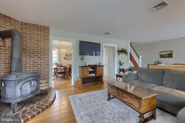 585 W MAIN ST, New Holland, PA 17557