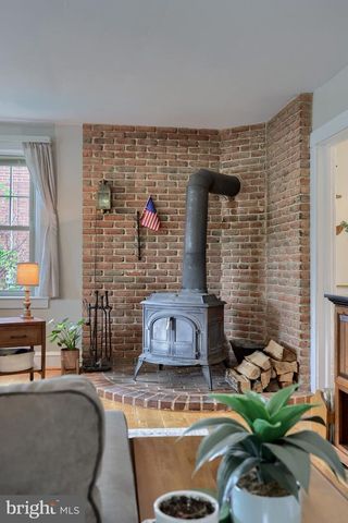585 W MAIN ST, New Holland, PA 17557