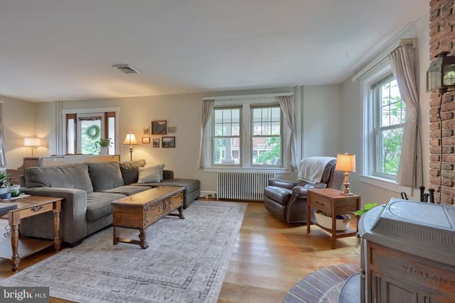 585 W MAIN ST, New Holland, PA 17557