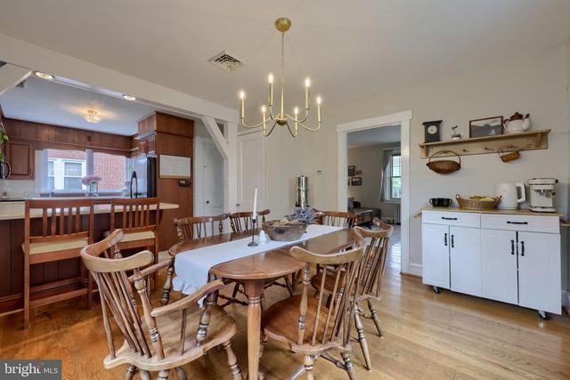 585 W MAIN ST, New Holland, PA 17557