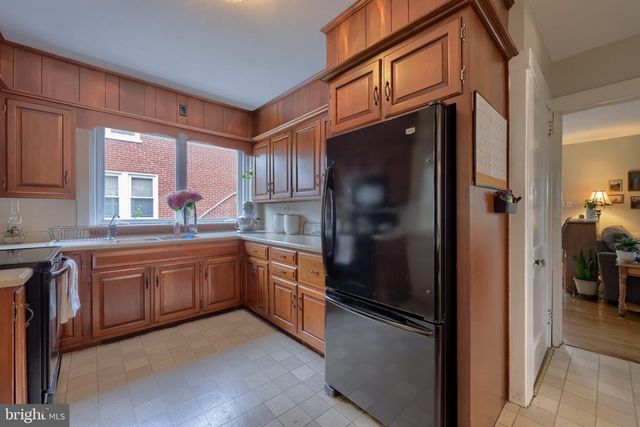585 W MAIN ST, New Holland, PA 17557