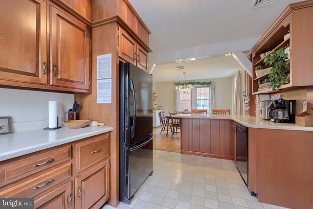 585 W MAIN ST, New Holland, PA 17557