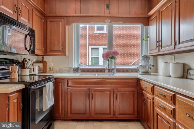585 W MAIN ST, New Holland, PA 17557