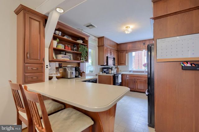 585 W MAIN ST, New Holland, PA 17557