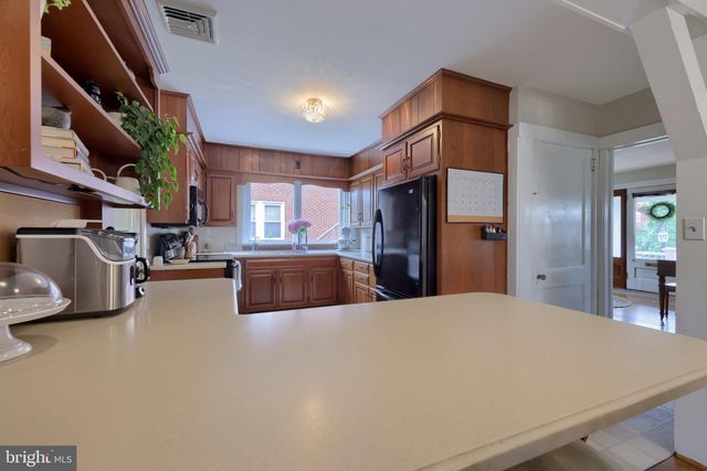 585 W MAIN ST, New Holland, PA 17557