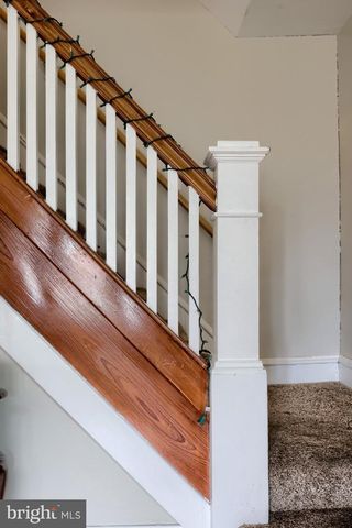 585 W MAIN ST, New Holland, PA 17557
