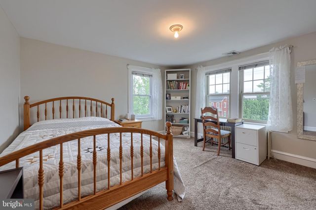 585 W MAIN ST, New Holland, PA 17557