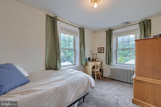 585 W MAIN ST, New Holland, PA 17557