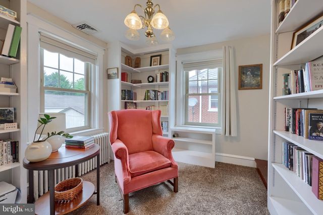 585 W MAIN ST, New Holland, PA 17557