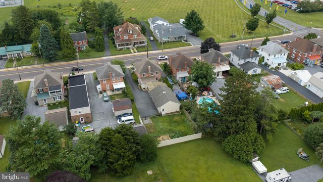 585 W MAIN ST, New Holland, PA 17557