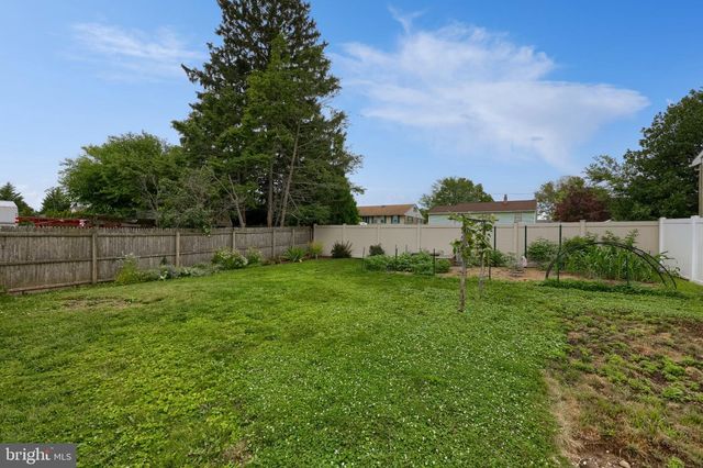 585 W MAIN ST, New Holland, PA 17557
