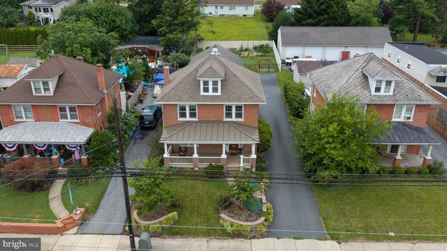 585 W MAIN ST, New Holland, PA 17557