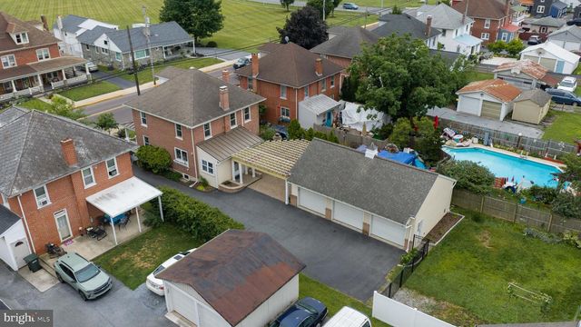 585 W MAIN ST, New Holland, PA 17557