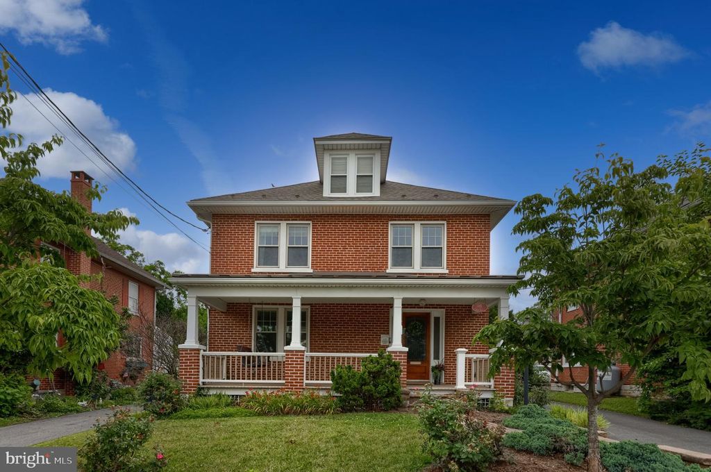 585 W MAIN ST, New Holland, PA 17557