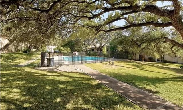 5332 Balcones DR D, Austin, TX 78731