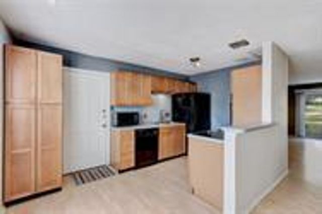 5332 Balcones DR D, Austin, TX 78731