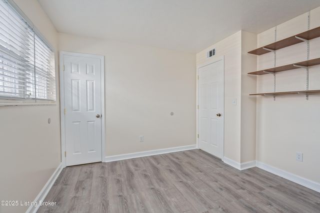 7517 Mallard Dr, Louisville, KY 40258