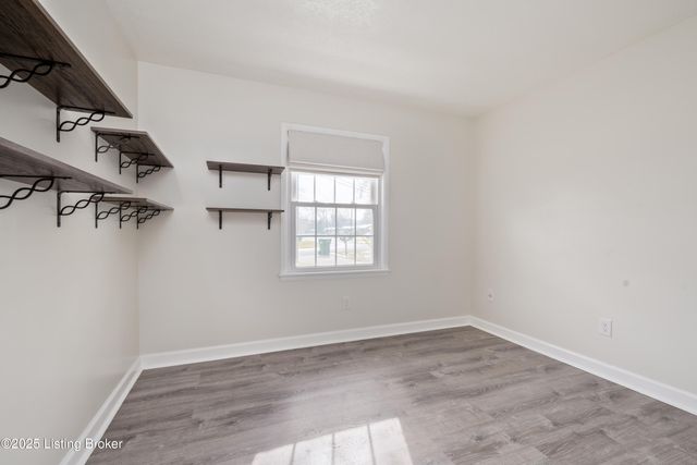 7517 Mallard Dr, Louisville, KY 40258