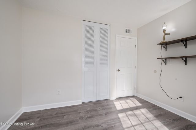 7517 Mallard Dr, Louisville, KY 40258