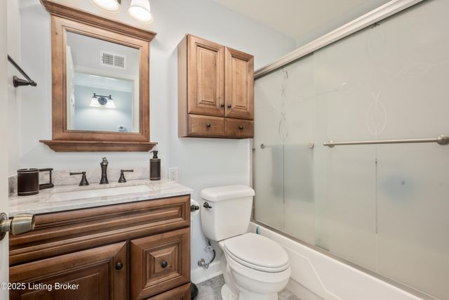 7517 Mallard Dr, Louisville, KY 40258