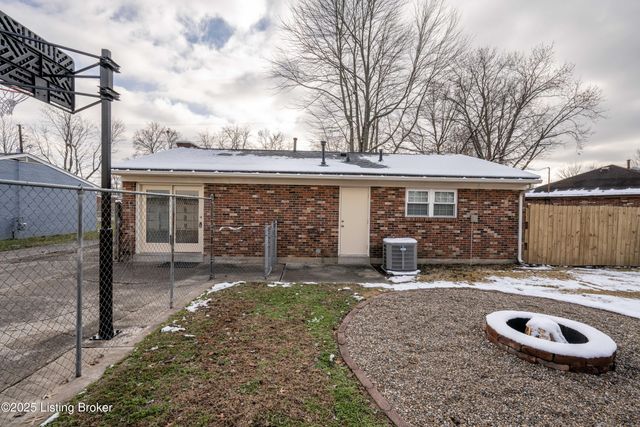 7517 Mallard Dr, Louisville, KY 40258