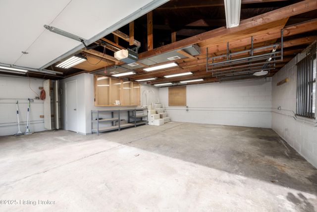 7517 Mallard Dr, Louisville, KY 40258