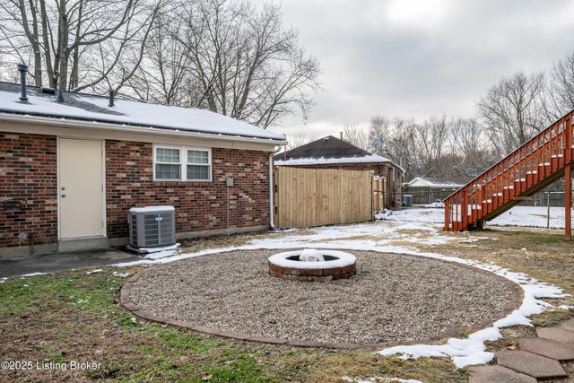 7517 Mallard Dr, Louisville, KY 40258