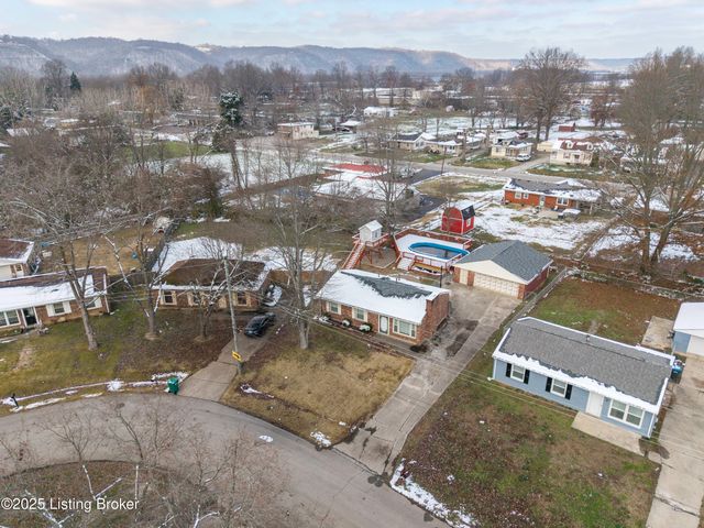 7517 Mallard Dr, Louisville, KY 40258