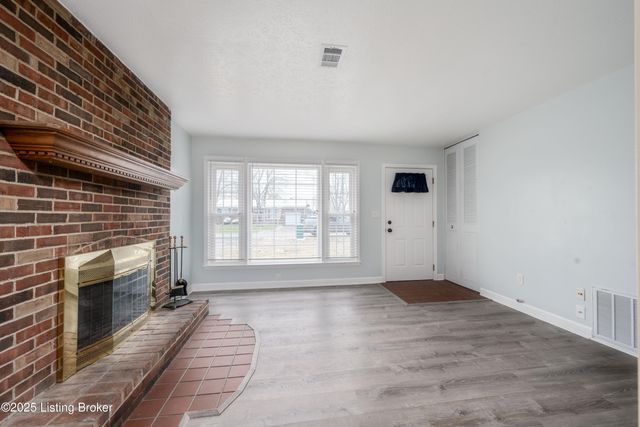 7517 Mallard Dr, Louisville, KY 40258