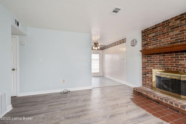 7517 Mallard Dr, Louisville, KY 40258