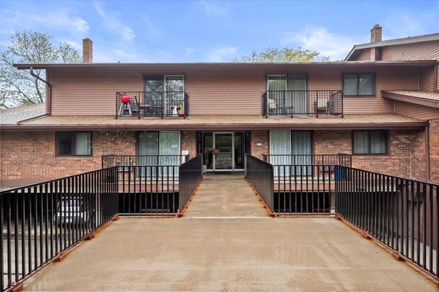 8540 W Waterford AVENUE #5, Greenfield, WI 53228