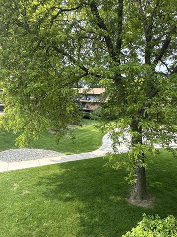 8540 W Waterford AVENUE #5, Greenfield, WI 53228