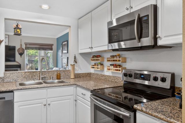 3554 Larchmont Square Ln, Sacramento, CA 95821