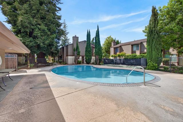 3554 Larchmont Square Ln, Sacramento, CA 95821