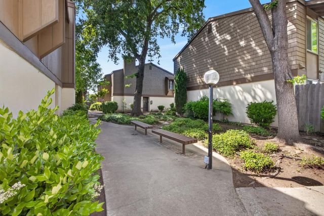 3554 Larchmont Square Ln, Sacramento, CA 95821