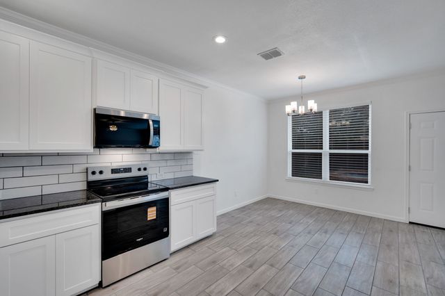 1113 Skylark Drive, Burleson, TX 76028