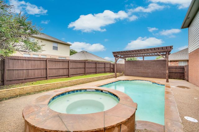1113 Skylark Drive, Burleson, TX 76028