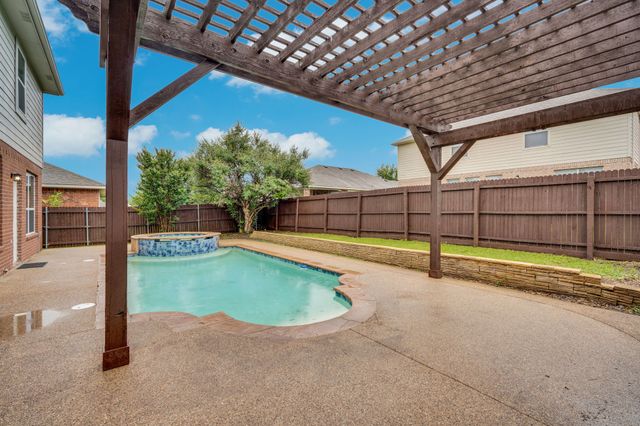 1113 Skylark Drive, Burleson, TX 76028