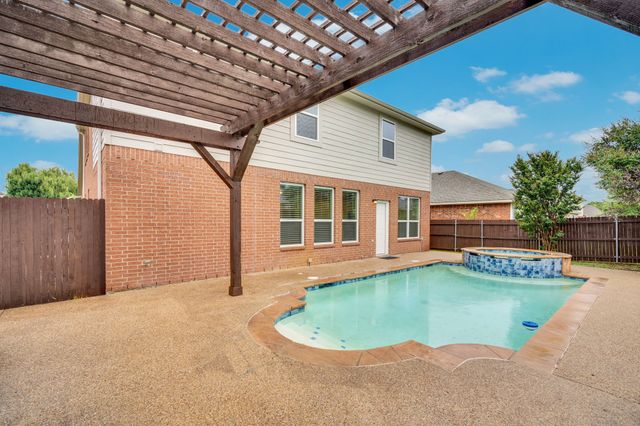 1113 Skylark Drive, Burleson, TX 76028