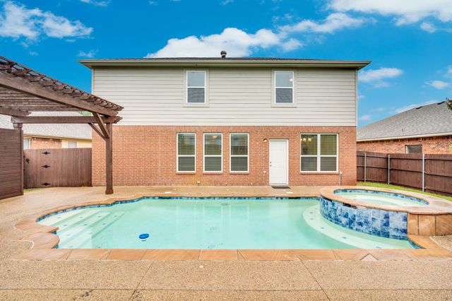 1113 Skylark Drive, Burleson, TX 76028