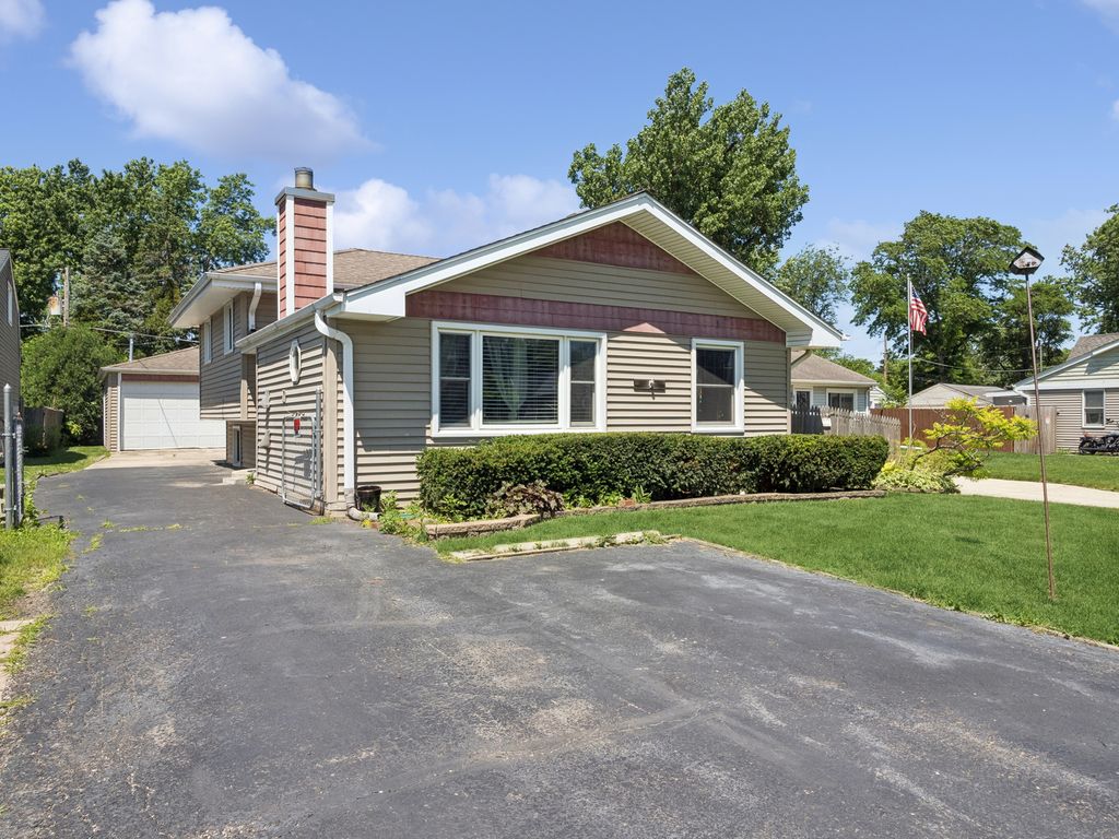 4006 Liberty Boulevard, Westmont, IL 60559