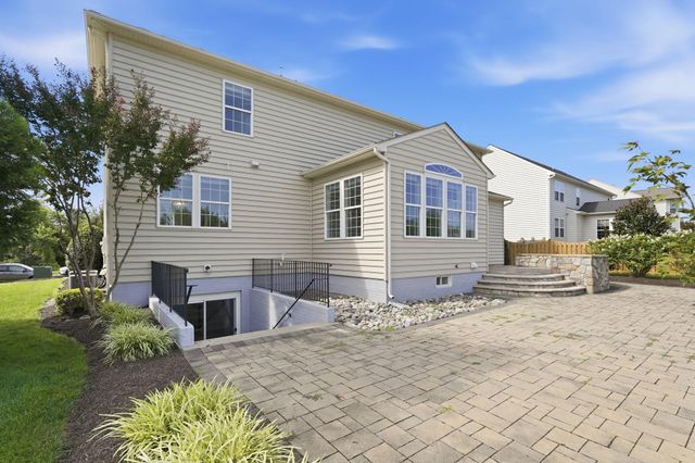 42222 CAMERON PARISH DR, Ashburn, VA 20148