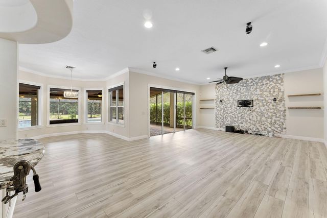 6104 Walnut Hill Drive, Lake Worth, FL 33467