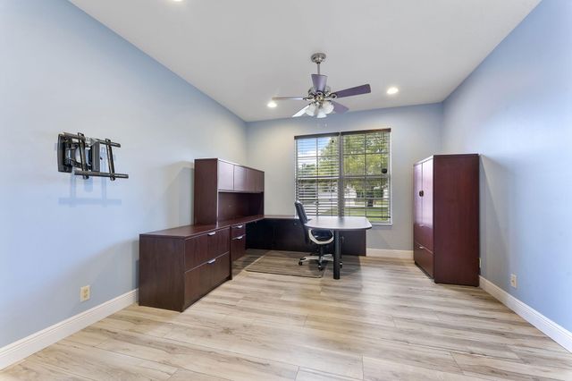 6104 Walnut Hill Drive, Lake Worth, FL 33467