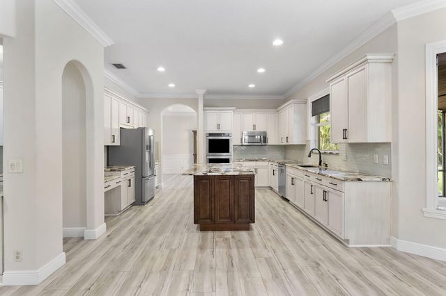 6104 Walnut Hill Drive, Lake Worth, FL 33467