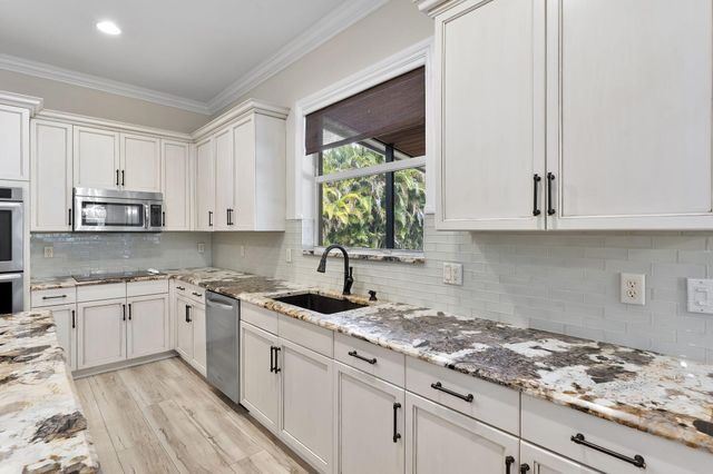 6104 Walnut Hill Drive, Lake Worth, FL 33467