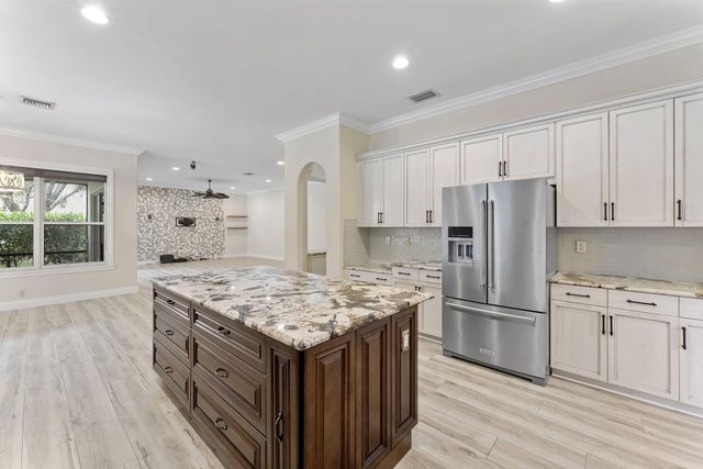 6104 Walnut Hill Drive, Lake Worth, FL 33467