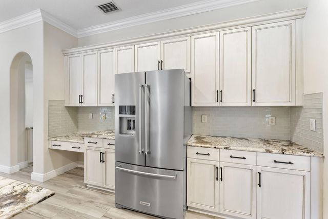 6104 Walnut Hill Drive, Lake Worth, FL 33467