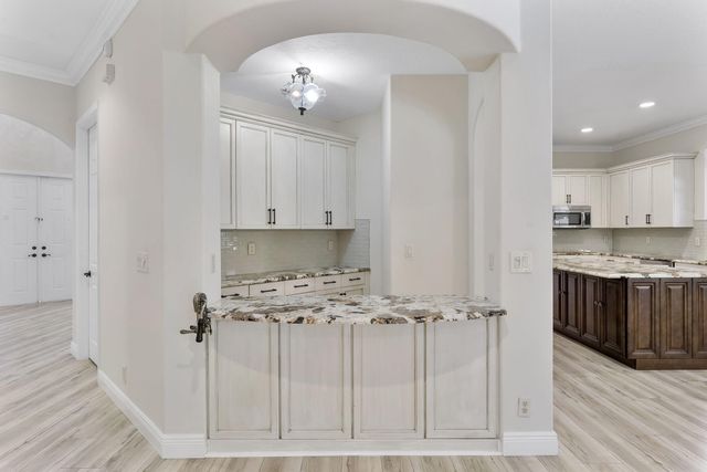 6104 Walnut Hill Drive, Lake Worth, FL 33467